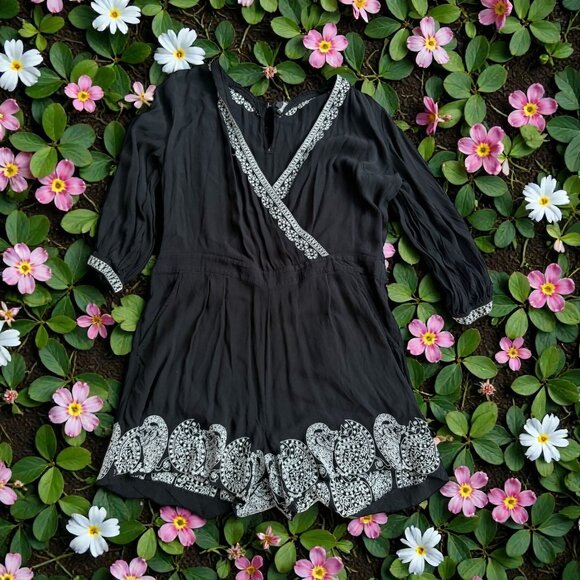 ANN TAYLOR LOFT Black White Embroidered Romper Size XL - Picture 1 of 10